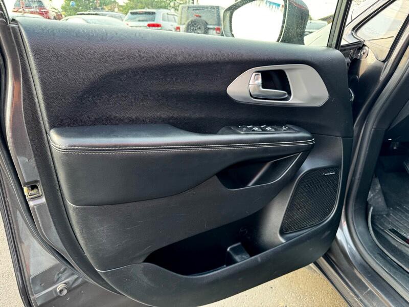 2019 Chrysler Pacifica Image 12