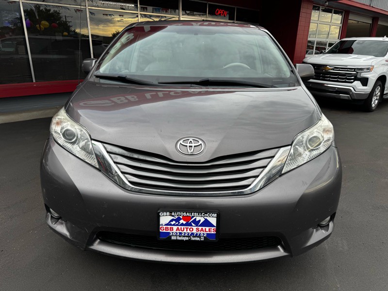 2011 Toyota Sienna Image 10