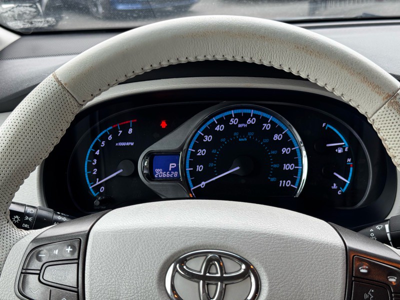 2011 Toyota Sienna Image 16