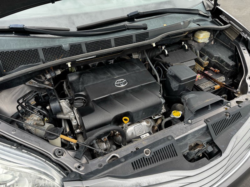2011 Toyota Sienna Image 24