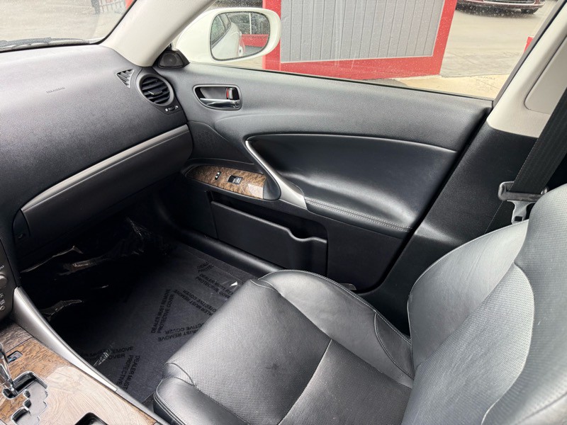 2012 Lexus IS Image 18