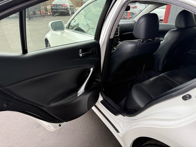2012 Lexus IS Image 23