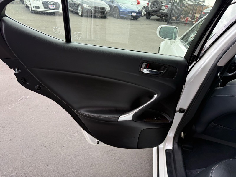 2012 Lexus IS Image 24