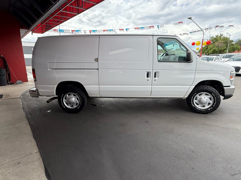 2014 Ford Econoline Image 9