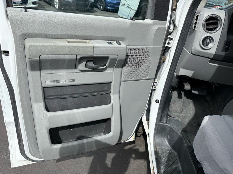 2014 Ford Econoline Image 14