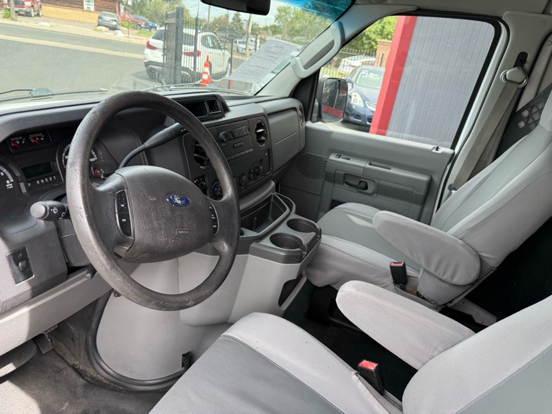 2014 Ford Econoline Image 16