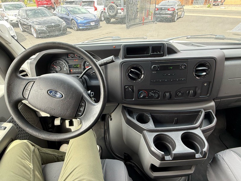 2014 Ford Econoline Image 17