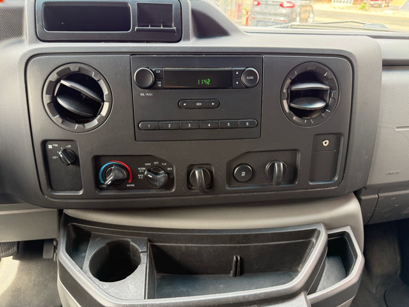 2014 Ford Econoline Image 18