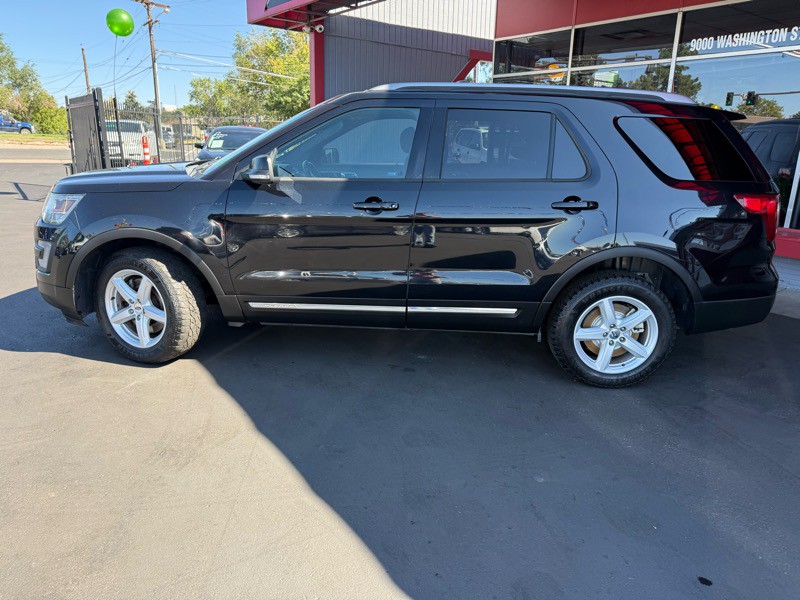 2017 Ford Explorer Image 2