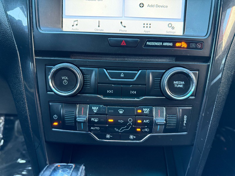 2017 Ford Explorer Image 17