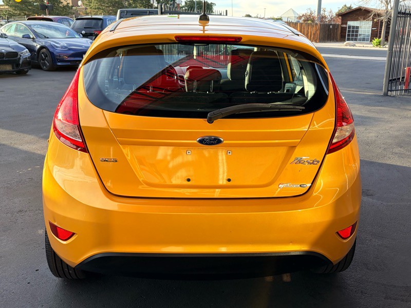 2012 Ford Fiesta Image 4