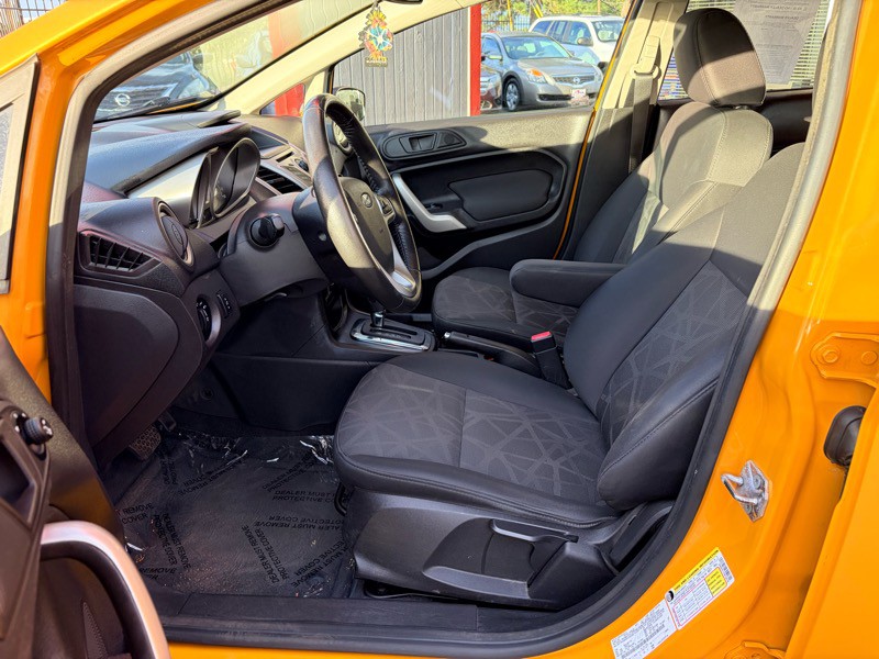 2012 Ford Fiesta Image 12