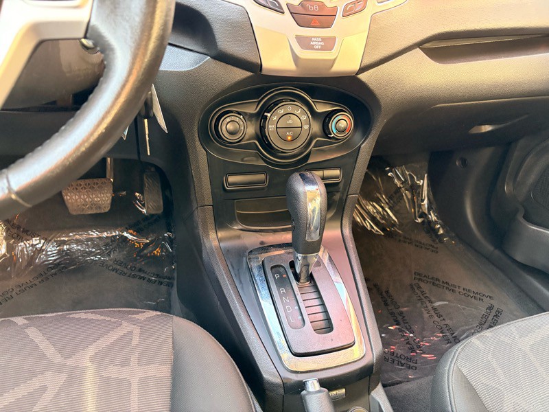 2012 Ford Fiesta Image 17
