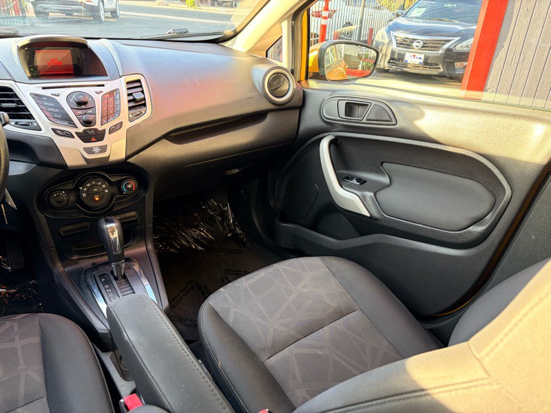 2012 Ford Fiesta Image 19