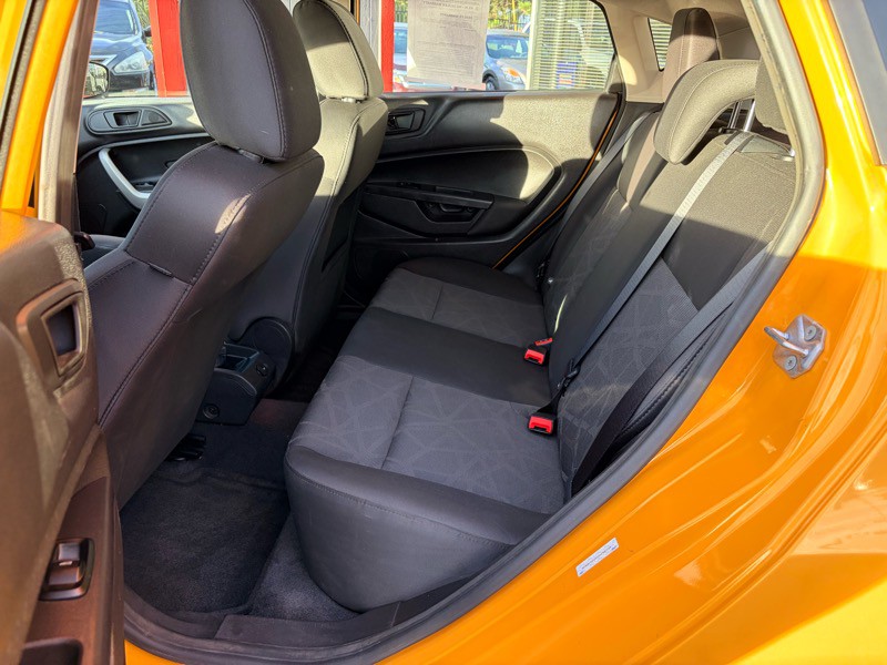 2012 Ford Fiesta Image 21