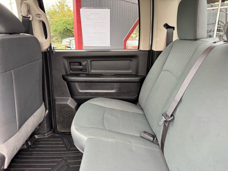 2015 RAM 2500 Image 32
