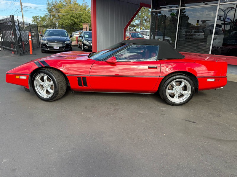 1988 Chevrolet Corvette Image 2
