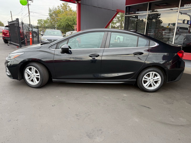 2017 Chevrolet Cruze Image 2