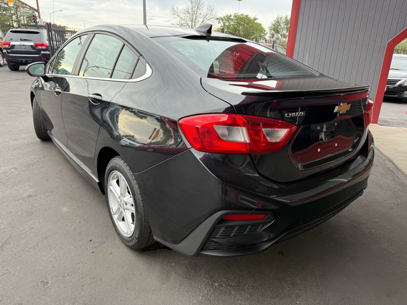 2017 Chevrolet Cruze Image 3