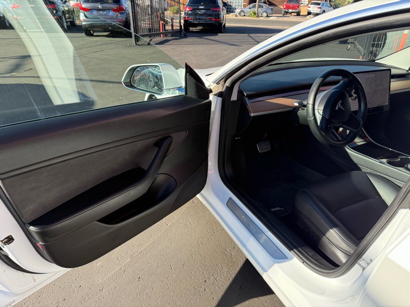 2018 Tesla Model 3 Image 11