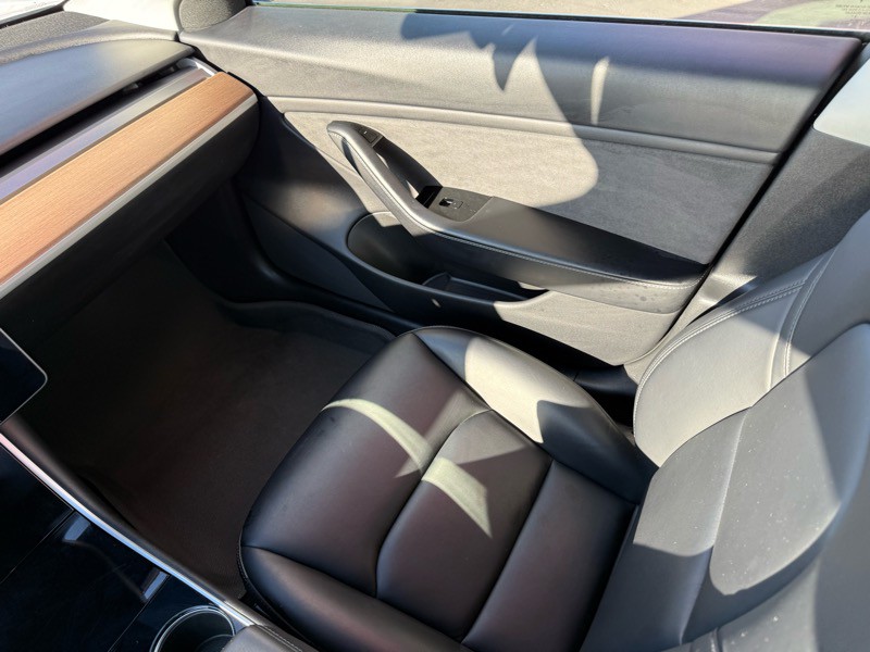 2018 Tesla Model 3 Image 16