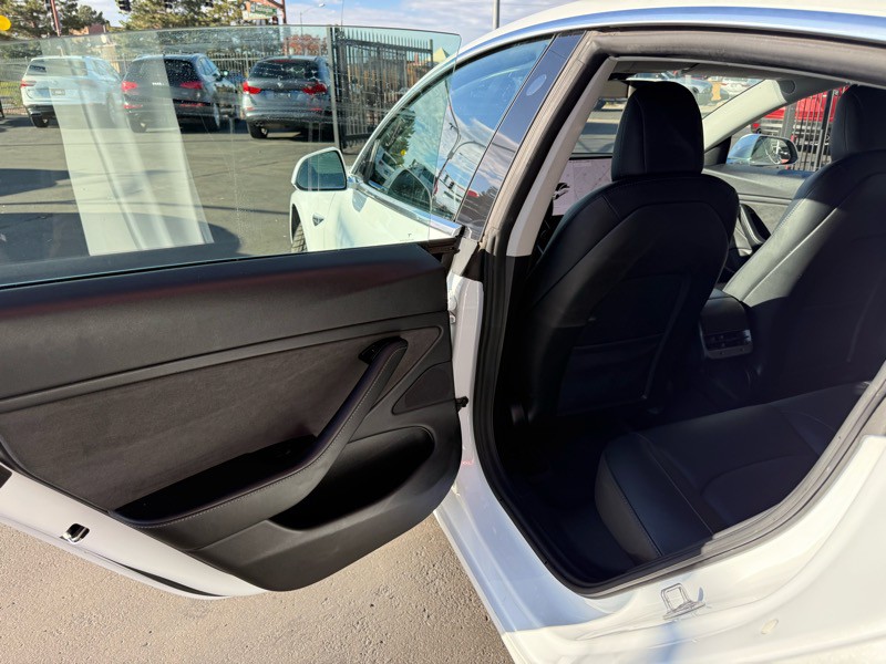 2018 Tesla Model 3 Image 23
