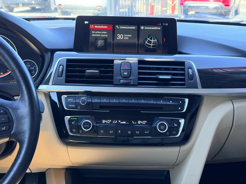 2018 BMW 3 Series Image 18