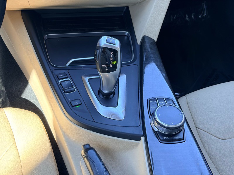 2018 BMW 3 Series Image 19