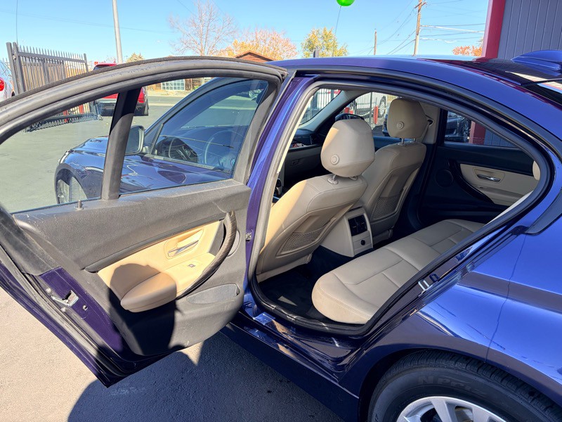 2018 BMW 3 Series Image 21