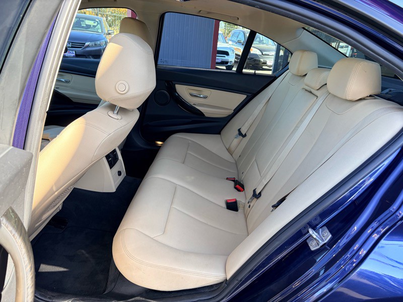 2018 BMW 3 Series Image 22