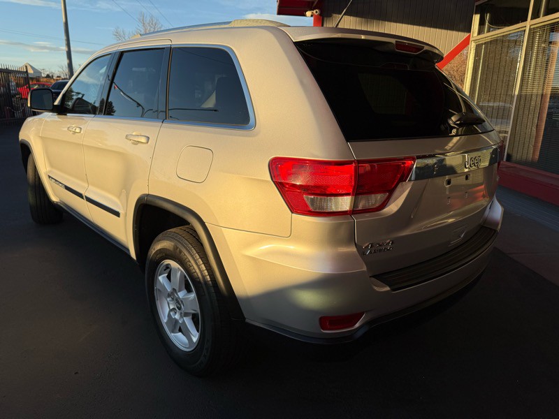 2011 Jeep Grand Cherokee Image 3