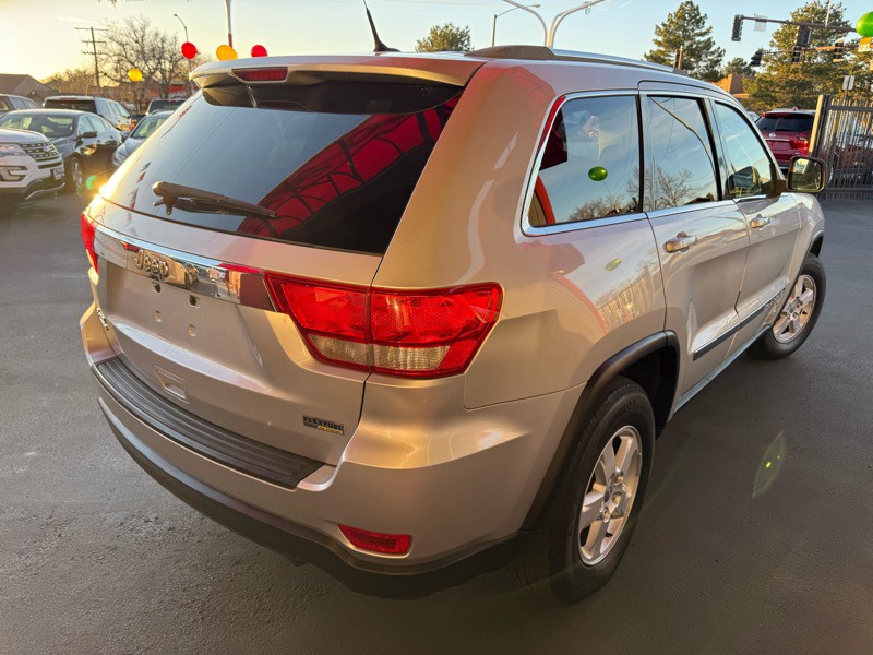2011 Jeep Grand Cherokee Image 8