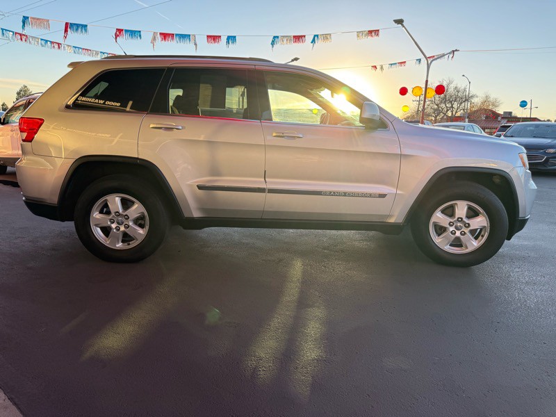 2011 Jeep Grand Cherokee Image 9