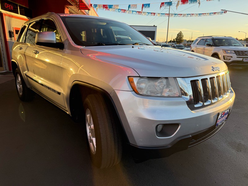 2011 Jeep Grand Cherokee Image 10