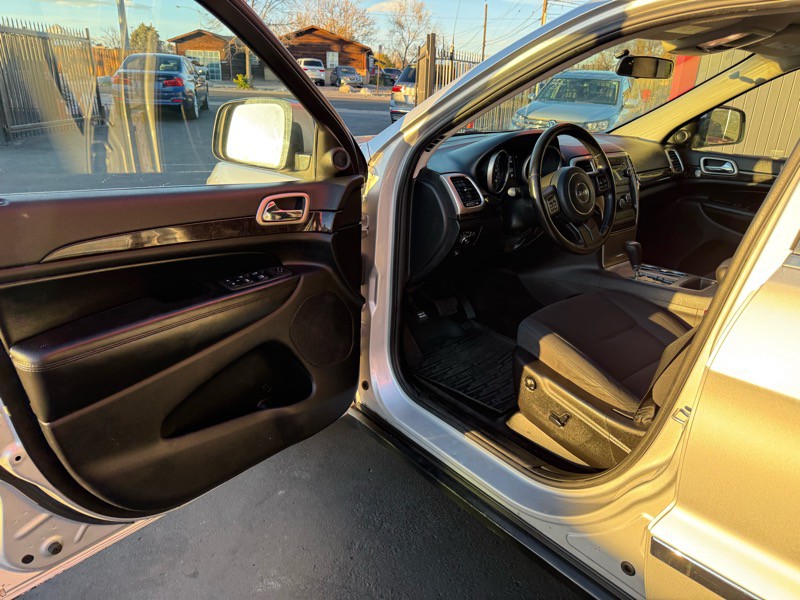 2011 Jeep Grand Cherokee Image 15