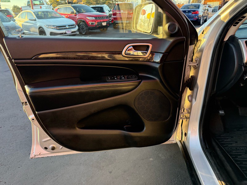 2011 Jeep Grand Cherokee Image 16