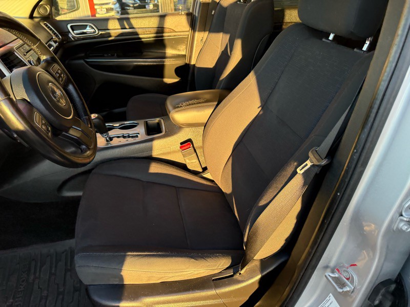 2011 Jeep Grand Cherokee Image 17