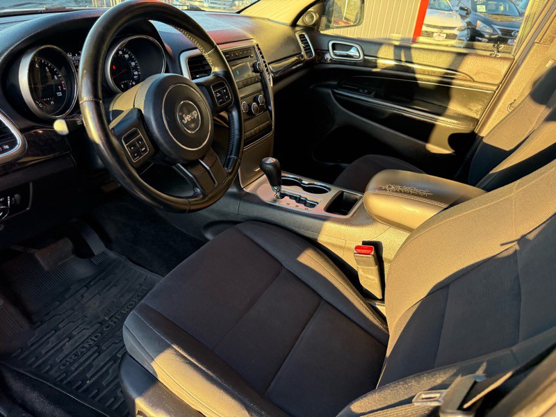 2011 Jeep Grand Cherokee Image 18