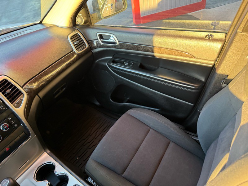 2011 Jeep Grand Cherokee Image 20