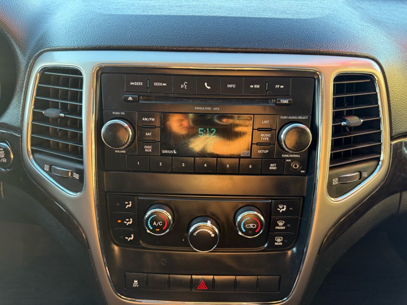 2011 Jeep Grand Cherokee Image 21