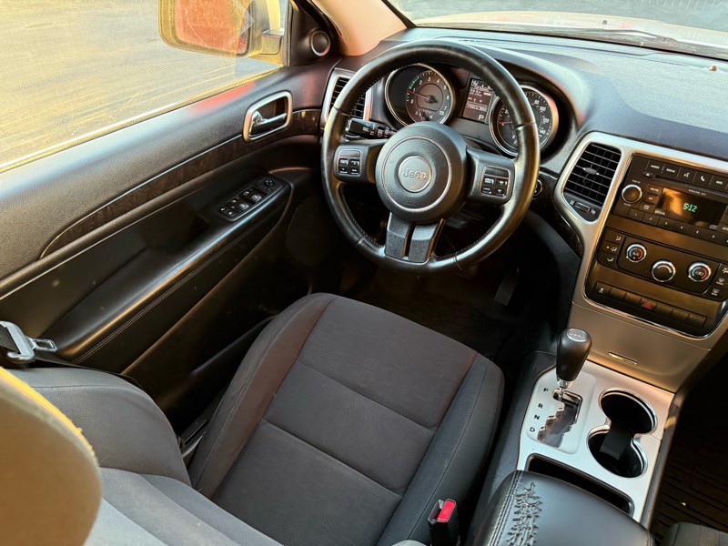 2011 Jeep Grand Cherokee Image 25