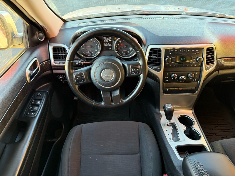 2011 Jeep Grand Cherokee Image 26