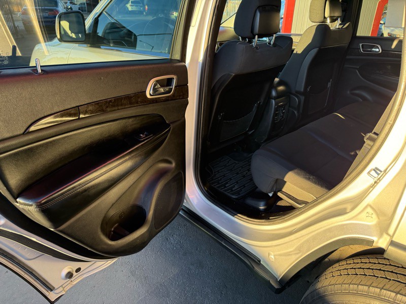 2011 Jeep Grand Cherokee Image 29