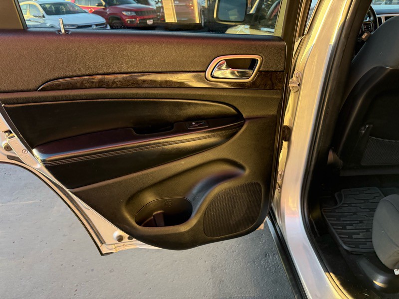 2011 Jeep Grand Cherokee Image 30