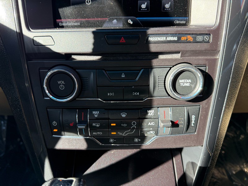 2016 Ford Explorer Image 11