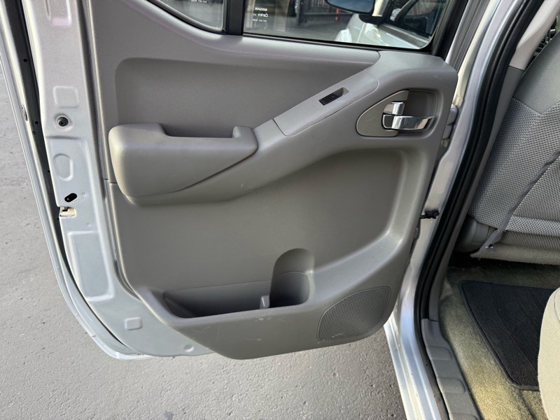 2017 Nissan Frontier Image 25