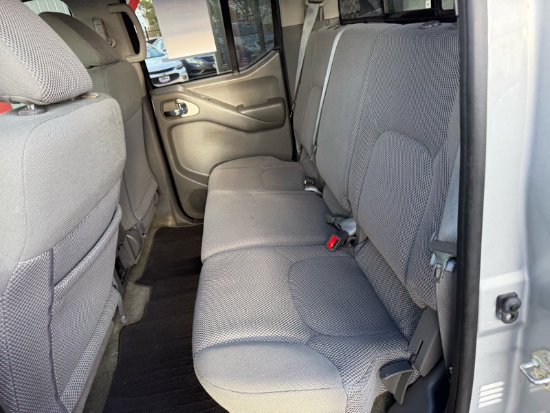 2017 Nissan Frontier Image 26