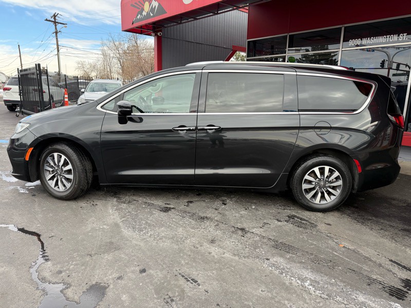 2021 Chrysler Pacifica Image 2