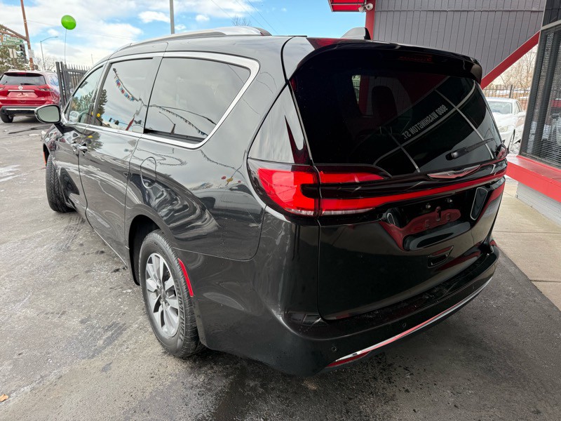 2021 Chrysler Pacifica Image 3