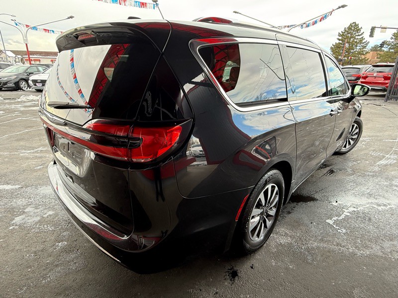 2021 Chrysler Pacifica Image 8